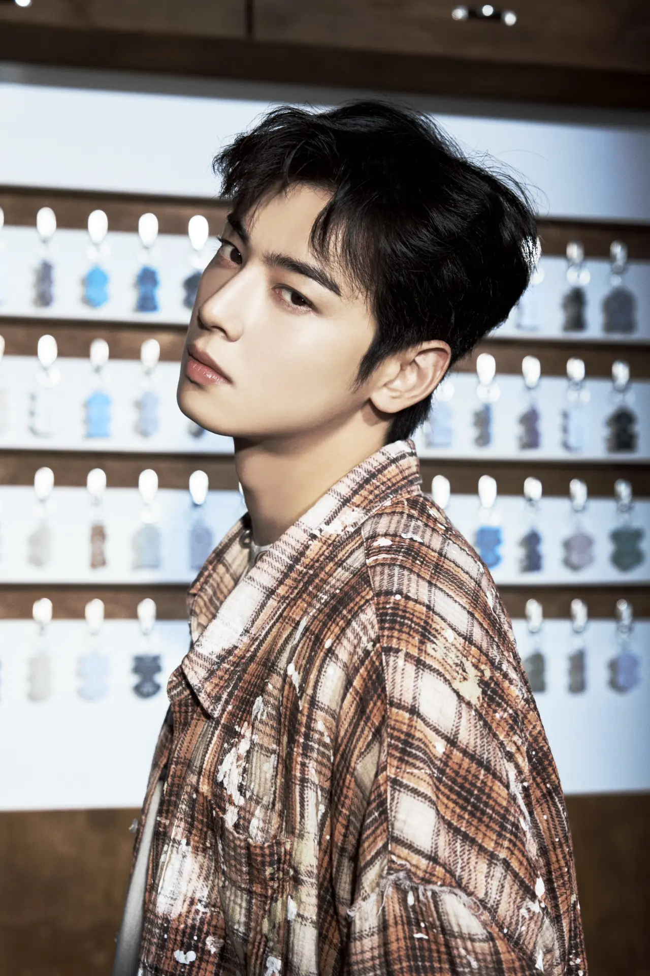 2026年1月22日，韓國人氣男團ASTRO成員兼演員車銀優（本名李東敏）驚爆稅務爭議，遭首爾地方國稅廳通知追繳超過200億韓元（約台幣5億元）所得稅，該金額被譽為南韓演藝圈史上罕見的高額追稅規模。(圖：CHA EUN-WOO OFFICIAL@X)