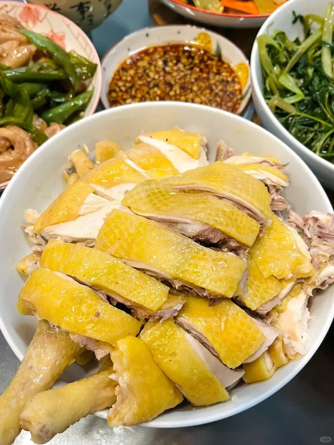 「沒有一隻雞能活著走出廣東」從來都不是空話，這片土地的人對雞的熱愛，早已刻進文化骨血裡。（示意圖來源：小紅書網友）