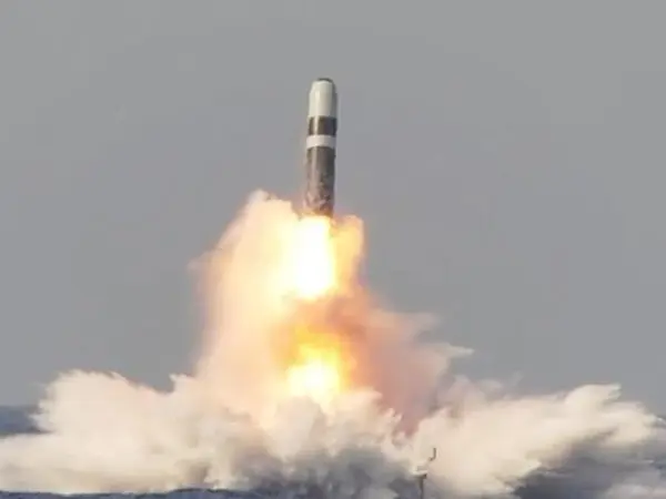解放軍黃海軍事演習成功試射「巨浪-3」型洲際潛射彈道導彈資料圖片。（圖／翻攝自飛揚軍事論壇）