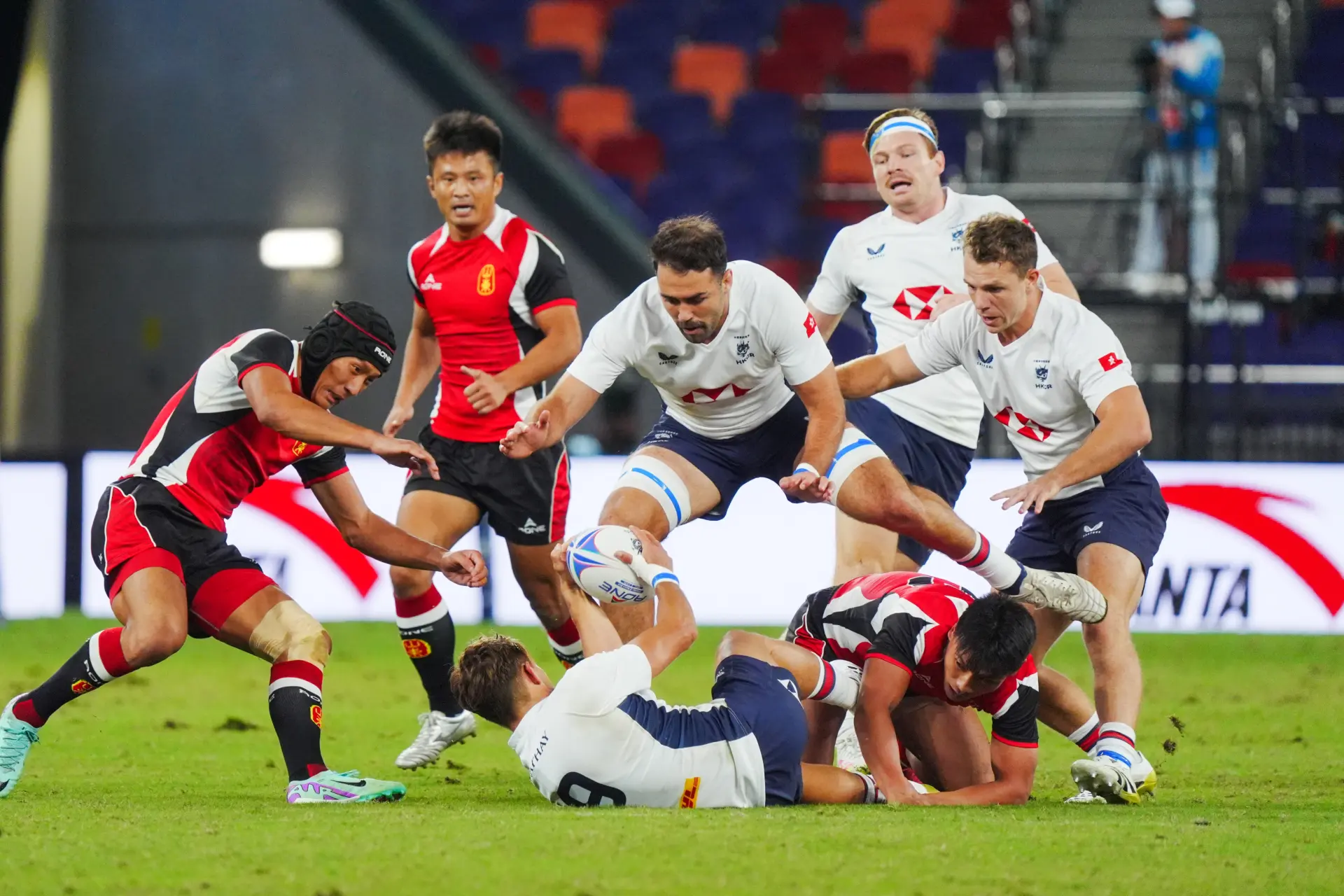 最終港男七欖隊以26:19逆轉取勝，不僅報了2013年瀋陽全運會決賽失利的一箭之仇，更奪得隊史首枚全運會金牌，為香港代表團添上今屆第四金。(圖：新華社)