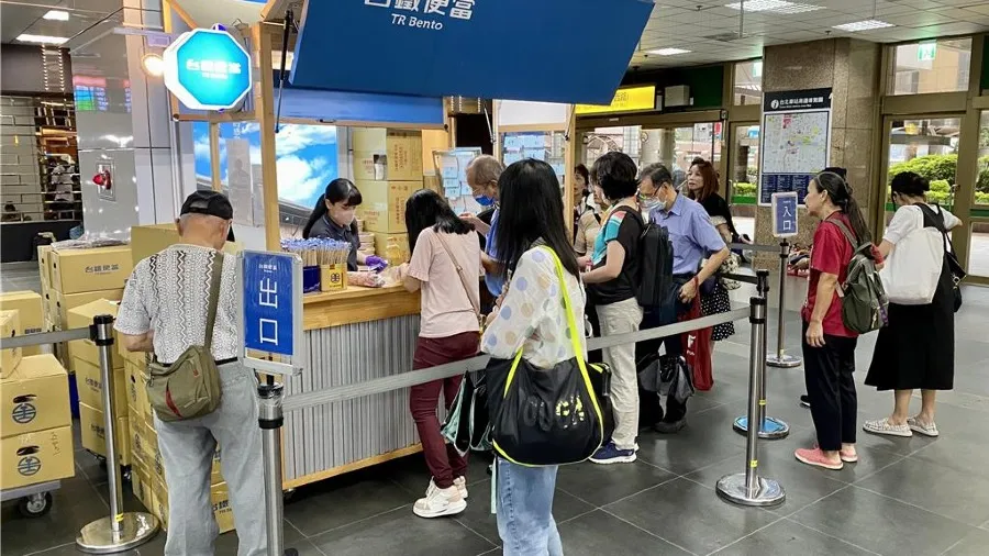 台鐵便當歷史介紹｜台北車站兩家門市風味對比，七堵餐廳魯排超入味的封面圖片