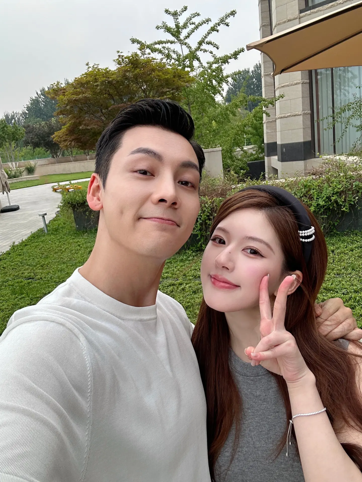 電視劇《許我耀眼》騰訊視訊站內熱度值破31000，成為2025年騰訊視頻第一部站內熱度值破31000劇集，連創紀錄，璀璨加冕。(圖：電視劇許我耀眼@微博)