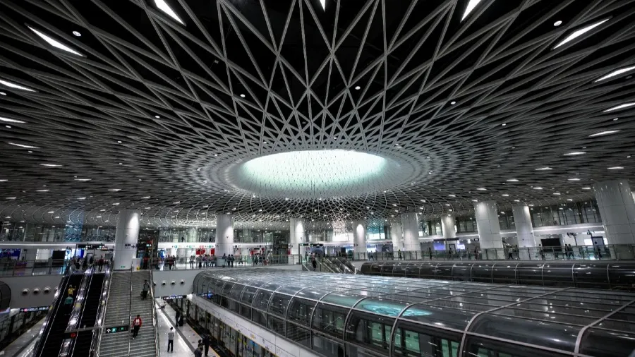 深圳地鐵的「網紅」崗廈北樞紐 成粵港澳大灣區交通樞紐標準化的封面圖片