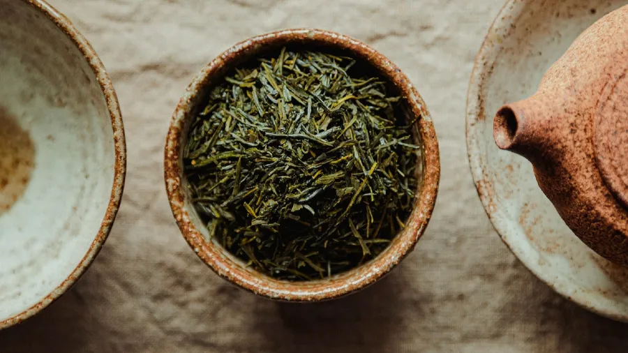 家裡放幾年的茶隨便喝？這類茶可能藏黃曲霉素的封面圖片