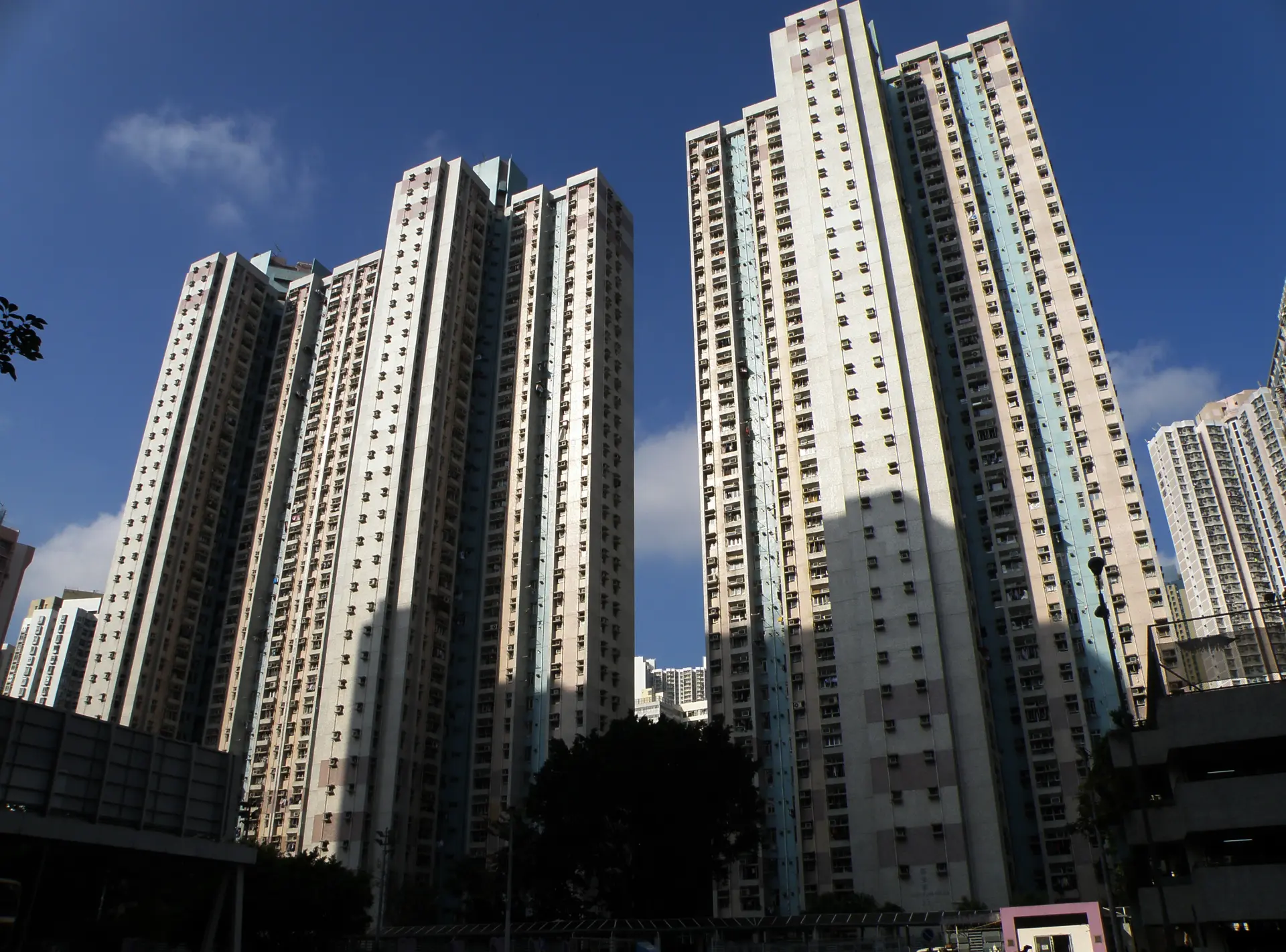 一名 26 歲姓黃的大學二年級男生，疑因進行高危性行為時失控窒息，兩日後才被父親發現慘死睡房，遺體已送殮房等候驗屍。​(圖：網絡翻攝)