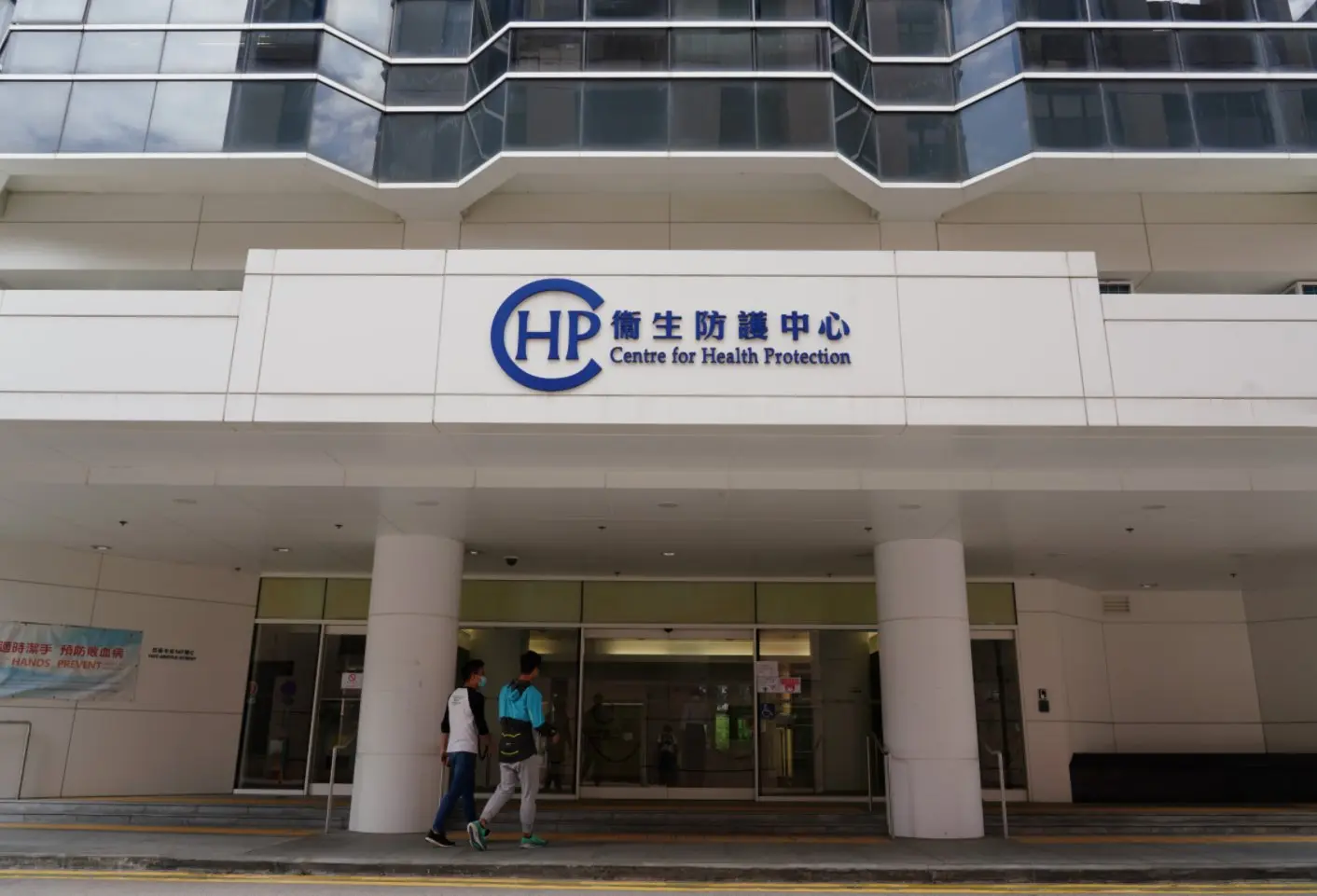 據香港衛生署及世界衛生組織資料，尼帕病毒是一種新發人畜共患疾病，被世衛列為優先病原體，其天然宿主為果蝠，可感染豬隻、馬、山羊、貓狗等多種動物。(圖：網絡截圖)