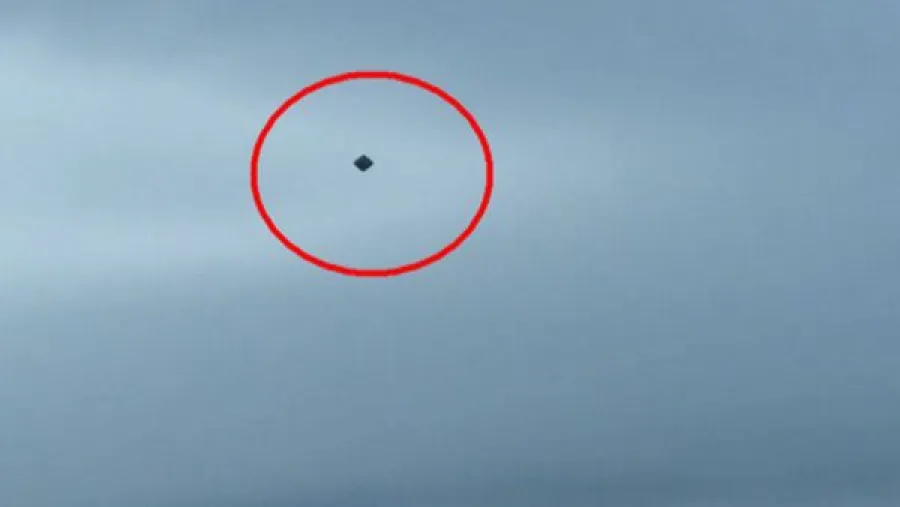墨西哥城驚見鑽石型UFO！多人錄下畫面，連軍機駕駛都看不懂的封面圖片