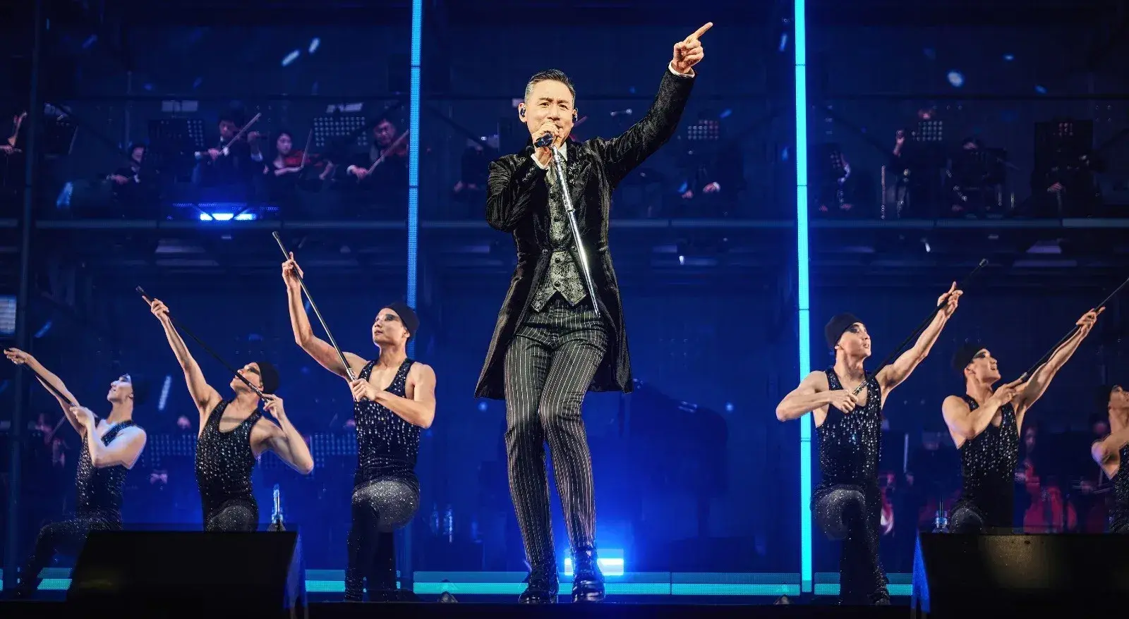 此次終章演出延續了巡演以來的高標準製作。學友早年前便構思與管弦樂團合作打造成熟演出，並融入芭蕾舞的優美元素。​(圖：網絡翻攝)