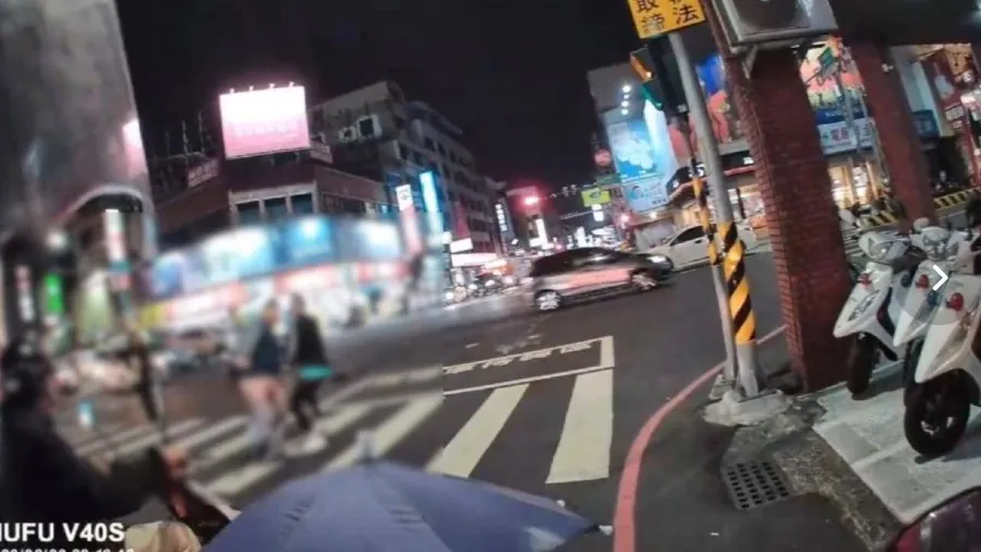 台南南區派出所前隨機砍人 29歲陳男持獵刀傷2人5分鐘落網的封面圖片