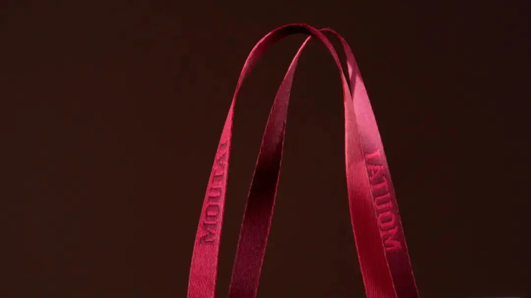 茅台手提袋28年後大變身，一魚三吃妙妙妙！（來源：新浪財經）