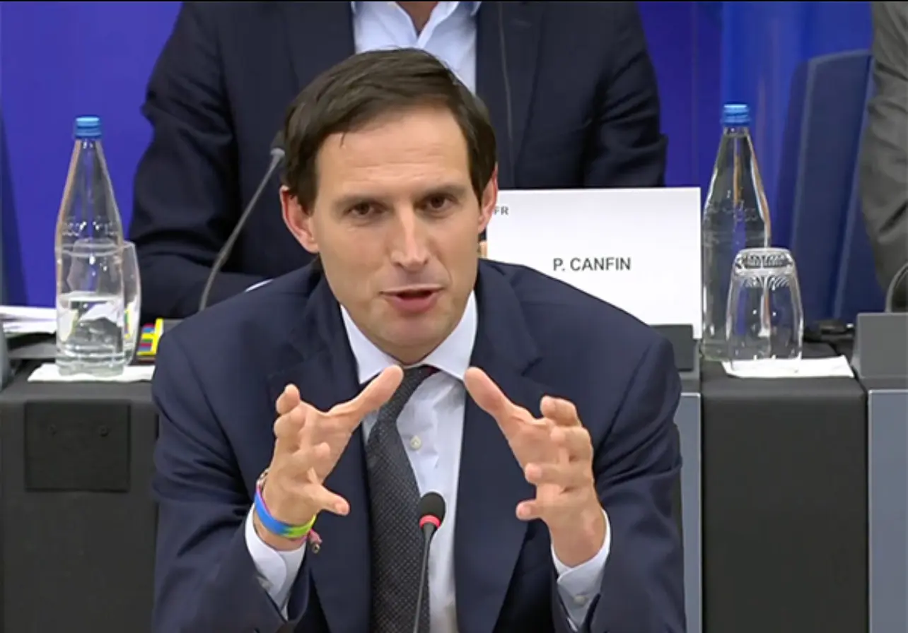 歐盟氣候行動委員胡克斯特拉 視頻截圖