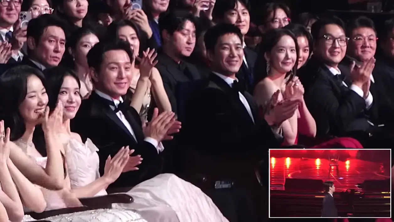 青龍獎官方及轉播平台KBS隨後公佈的台下畫面同樣精彩。宋慧喬、全汝彬、盧允瑞、潤兒等女星個個眼冒愛心，安普賢頻頻點頭讚許，就連剛奪獎的孫藝珍也拉著玄彬的手不停鼓掌。(圖：視頻截圖)