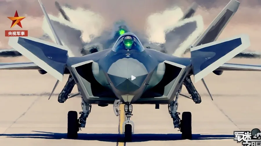 殲-20「黑武士」升級版雙座版料首亮相閱兵 媲美F-35的封面圖片
