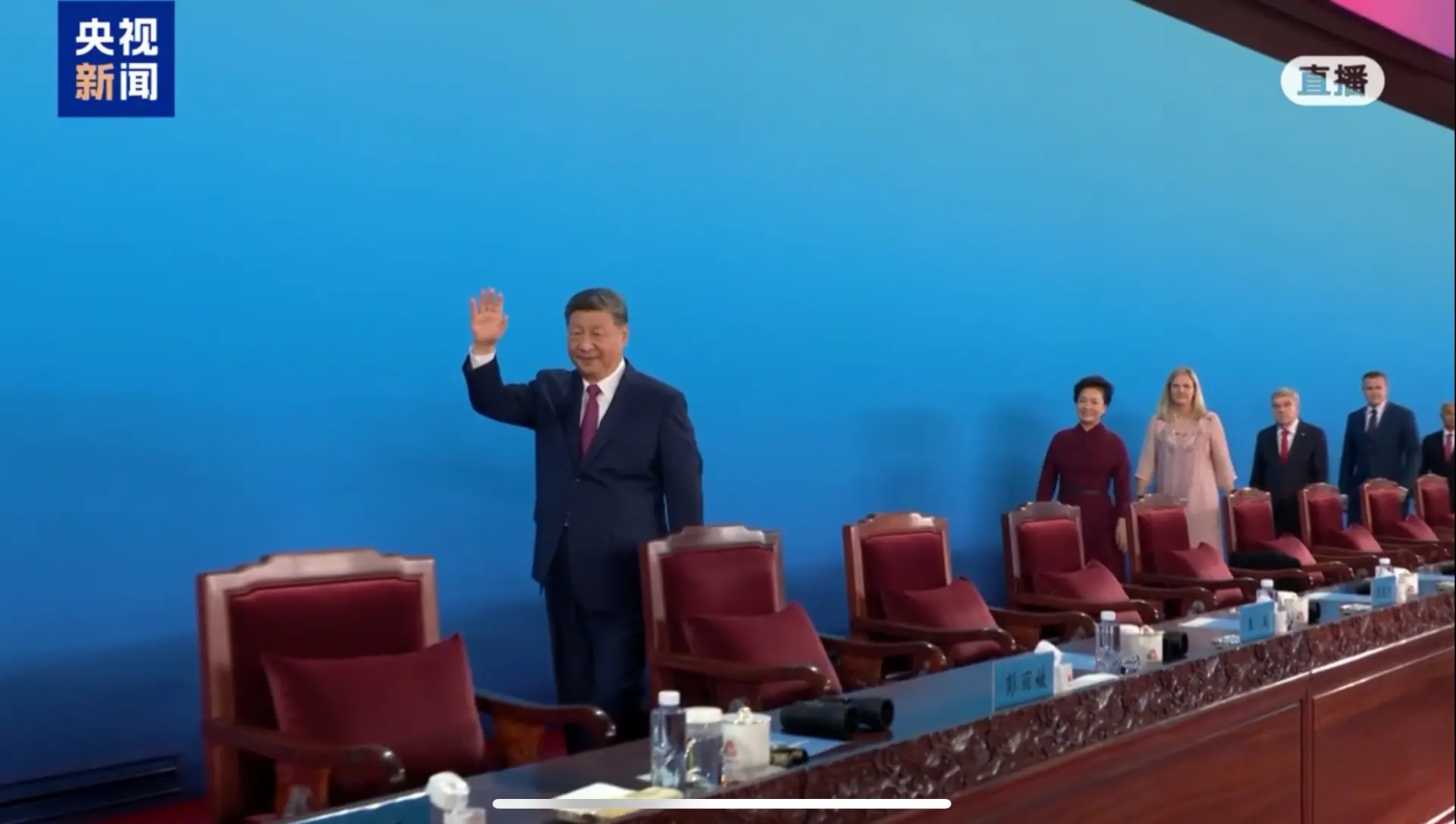 國家主席習近平和夫人彭麗媛出席第十五屆全國運動會開幕式（央視新聞）