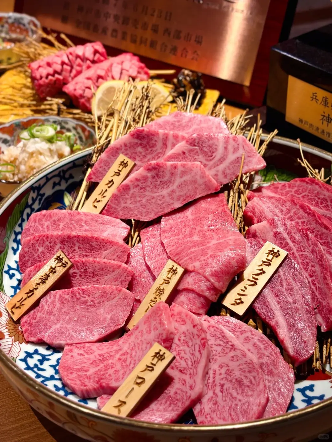 日本和牛堪稱頂級牛肉天花板，獨特的霜降紋路讓脂肪比例高達25%，入口即化還帶著濃郁奶香。（示意圖來源：小紅書網友）