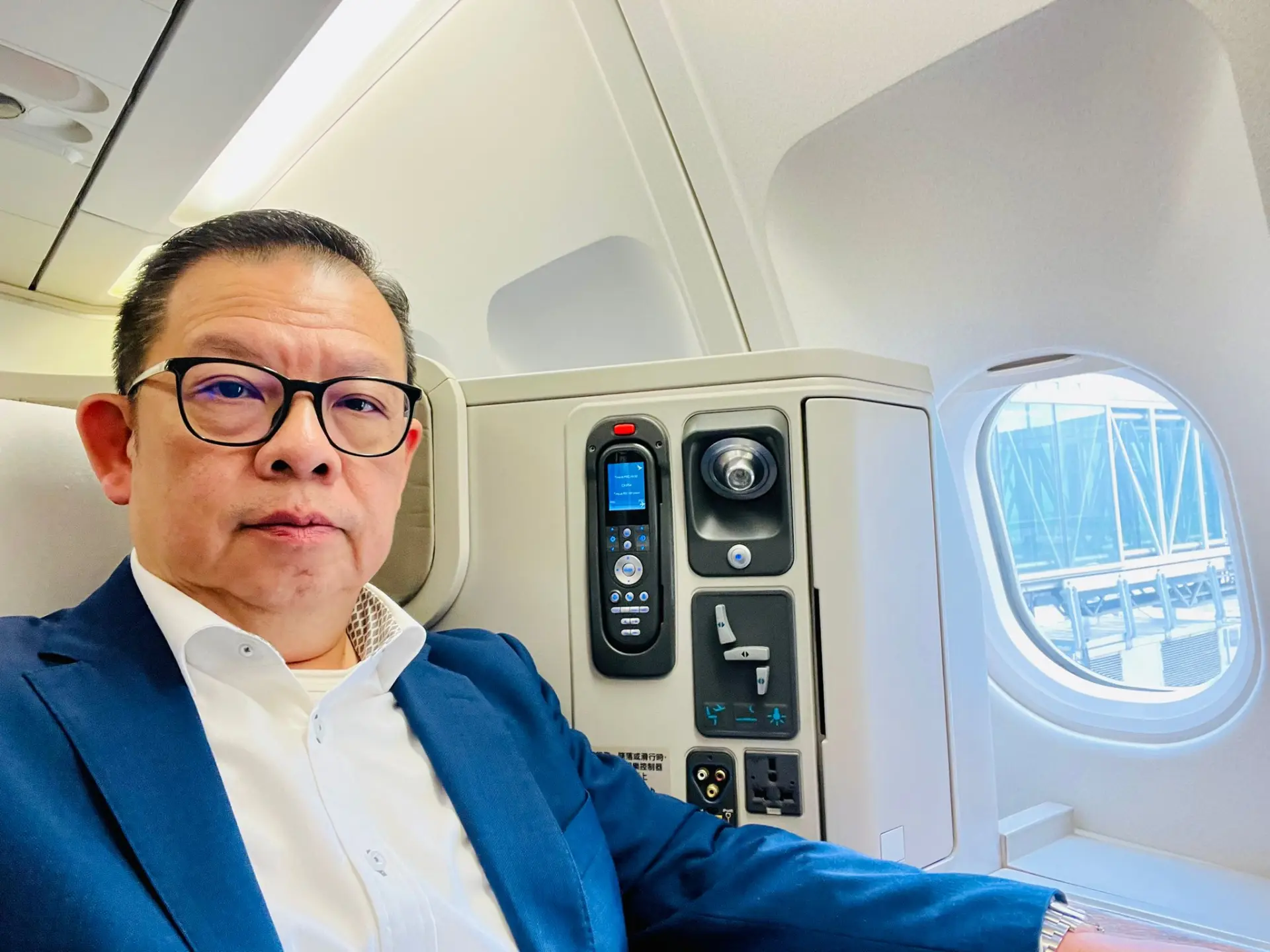 第二次前往，我選擇了國泰航空。 這一決定，讓整趟出行變得截然不同。 早上8:30出發的CX914航班準時起飛，輕盈的滑行、平穩的升空，令人倍感安心。(圖片：陳杰)