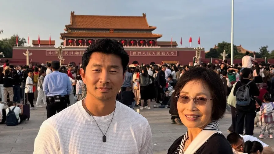 劉思慕發帖稱「感恩在中國過正常生活」遊北京分享家庭時光 引發網絡熱議的封面圖片