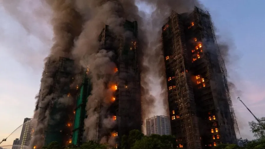 三分鐘煙漫全屋！香港大埔大火警示：高層盲目向上跑等同自殺的封面圖片