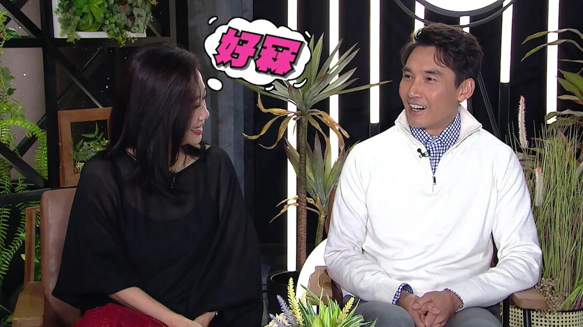 今年54歲的陳松伶與張鐸相差8歲，屬於姊弟戀組合，但陳松伶受訪時笑指張鐸的成熟度超乎想像，直言初識時誤以為對方比自己大10歲。(圖：《一周星星》截圖)