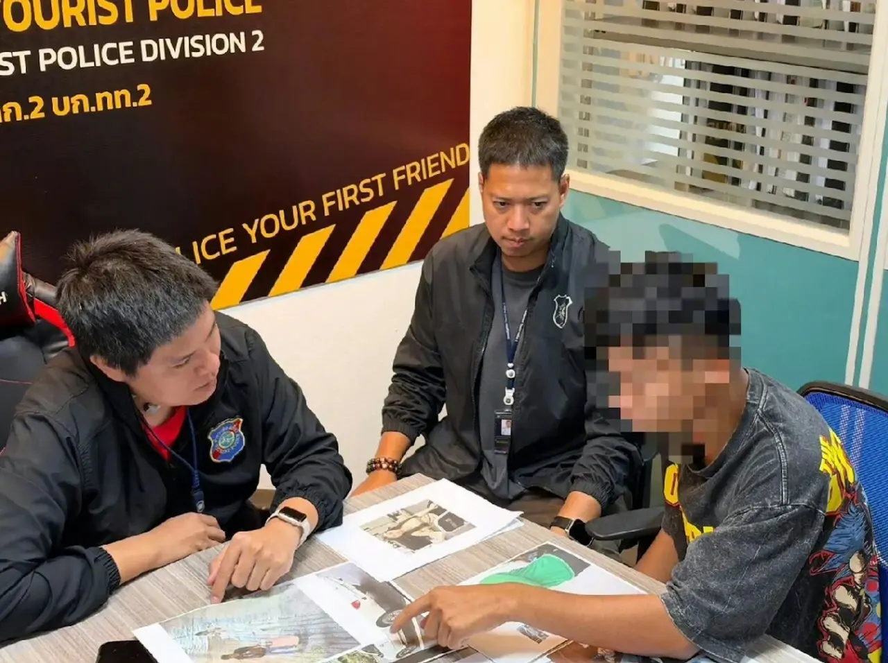 一名24歲中國女子應網友邀約獨自前往曼谷（Bangkok），上了安排的接機車輛後短短10分鐘就被控制，面對將被押往泰緬邊境的危局，她趁機跳車逃生，案件揭開跨境人口販運黑幕。（來源：網絡）