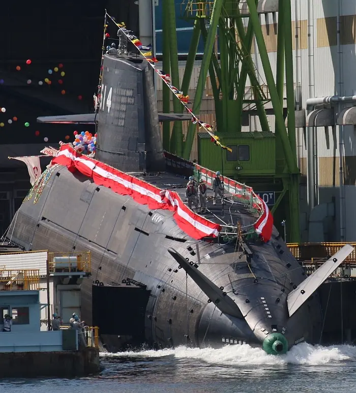 大鯨級的二號艦白鯨號（SS-514）在2021年10月14日在川崎重工神戶廠下水的畫面。(日本川崎重工)