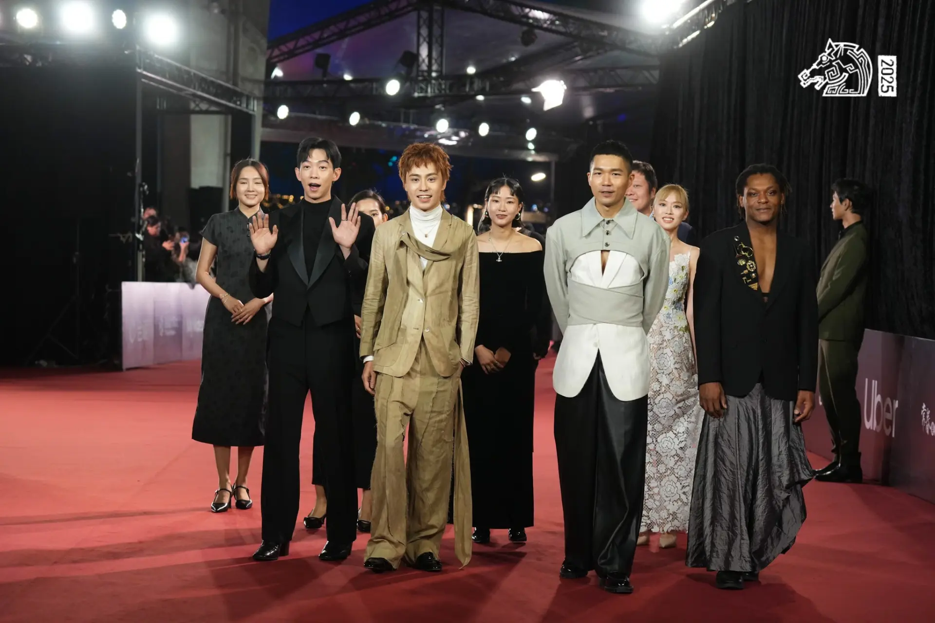 此前走金馬紅毯時，李駿碩的穿搭也頗具話題性 —— 他身上那套前衛服裝，原本是借給《眾生相》主角張迪文的，因風格太過大膽才改由自己穿著亮相，從這一小細節裡，也不難看出他向來不隨波逐流的行事風格。(圖：金馬影展 TGHFF@FB)