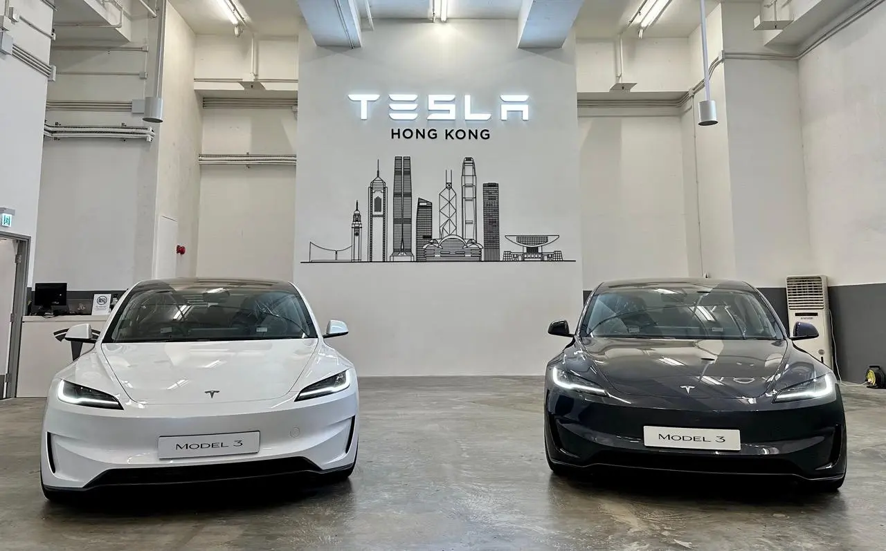 全新硬件升級的 Model 3 登場，新增前置鏡頭使總數達 8 個，強化 Tesla Vision 系統與自動輔助駕駛，長續航版續航增至 660 公里，「一換一」後售價 24.9 萬港元起。(圖：網絡翻攝)