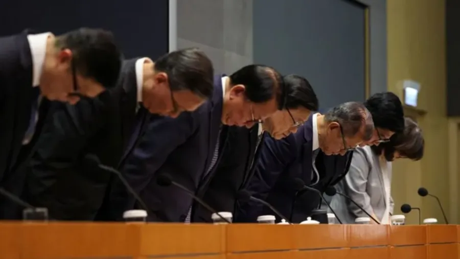 宏福苑大火調查報告｜李家超率 7 官員鞠躬道歉 何永賢請辭承擔政治責任的封面圖片
