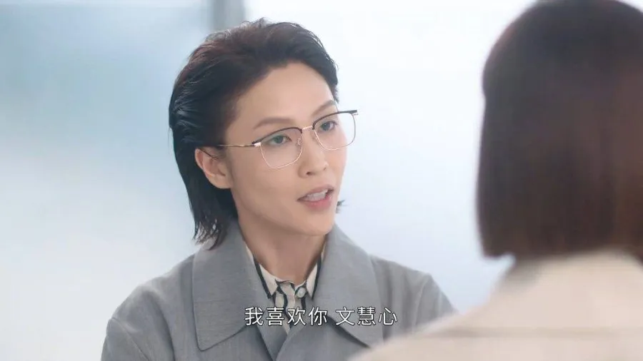 新聞女王2蔣祖曼霸氣登場 白書昀與佘詩曼女女CP內地爆紅  雙女主強強聯手引熱議的封面圖片