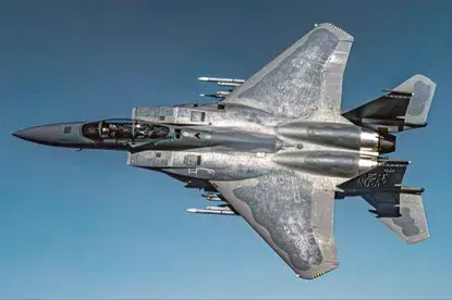美軍F-15E 攻擊鷹戰機。  翻攝自Ｘ／@WarHunter2222