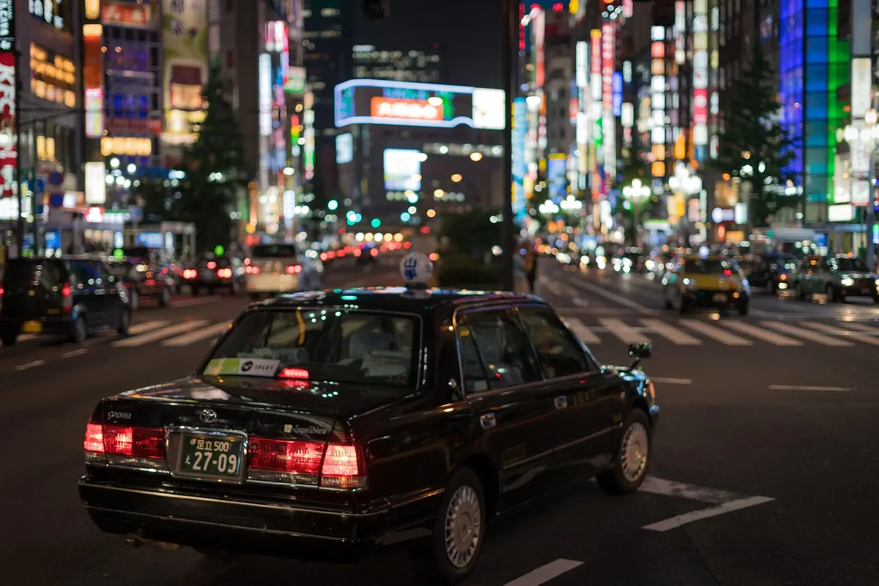 日本計程車業迎來年輕新血，20至24歲司機年收入遠超同齡全行業均值百萬日圓，疫情後薪資大幅攀升，叫車APP普及與業者調整薪資，成為高薪關鍵。（示意圖來源：pixabay）