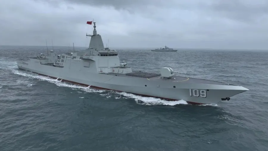 中俄 15 艘軍艦多路出沒日本周邊海峽 搭配聯合空中巡航形成海空包圍的封面圖片
