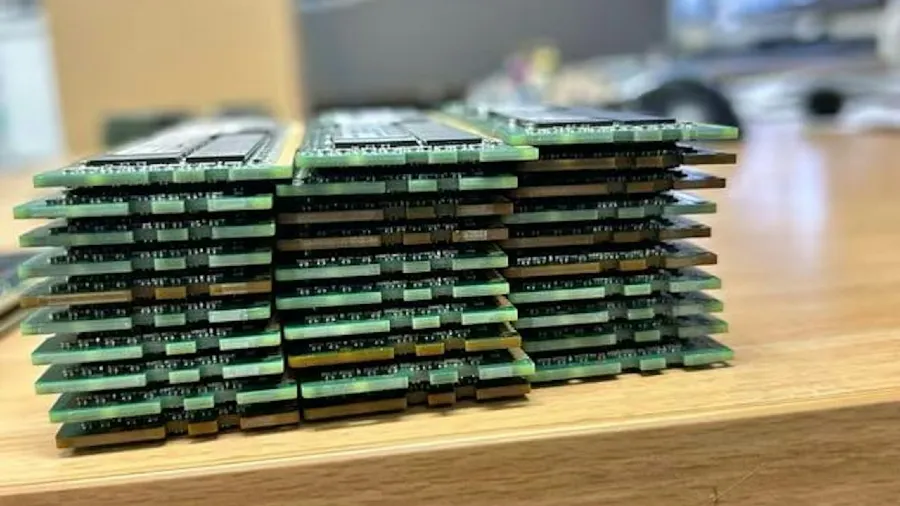 別人公司的福利！淘汰伺服器直接送員工，內藏近1.3萬美元的2TB RAM！的封面圖片