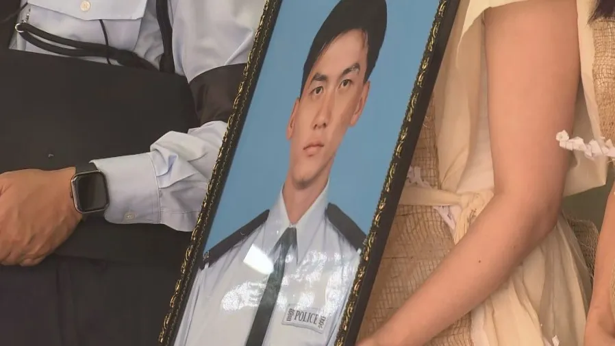 朱振國最高榮譽喪禮完成　靈車抵長沙灣警署道別後駛往浩園的封面圖片