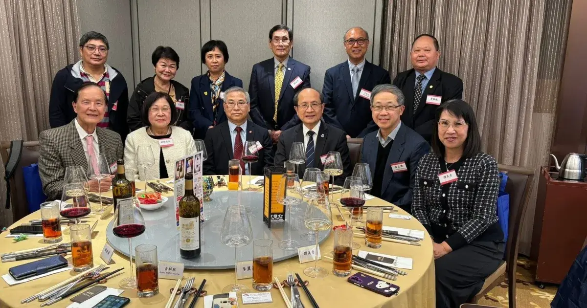  香港前高級公務員協會屬非政治性團體，會員主要為總薪級表第34點或以上退休高級公務員，現任會長為陳鴻烈。 (圖：James Chak@FB)