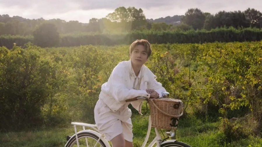 宏福苑五級火｜張敬軒歌迷會暖心馳援 受災歌迷收親筆墨跡淚灑當場：無情大火中的溫暖力量的封面圖片