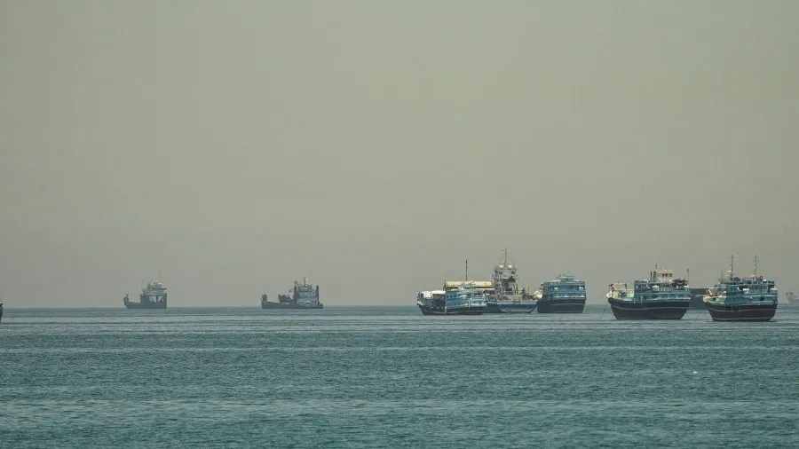 停火期突發衝突 美軍空襲霍爾木茲海峽伊朗軍事目標 阿巴斯港深夜發生爆炸的封面圖片