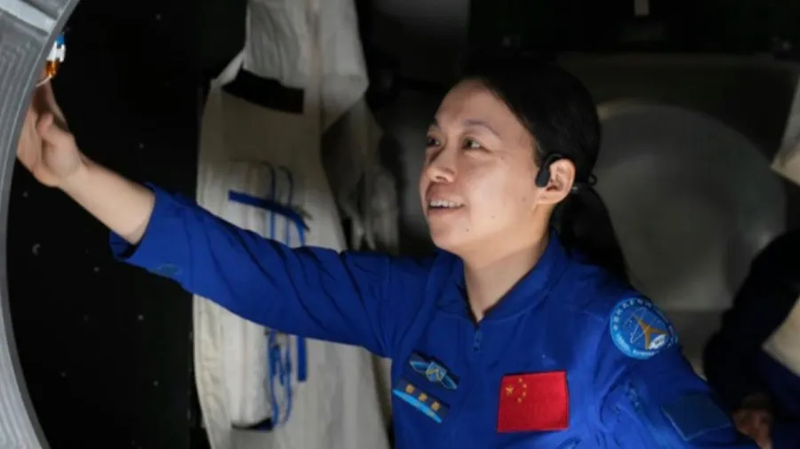 香港首位太空人黎家盈將隨神舟二十三號升空 母校何傳耀中學發文祝賀的封面圖片