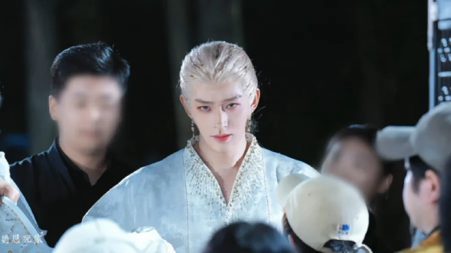 鄧為《百妖譜》金髮造型爆火！還原絕美漫畫男神氣質的封面圖片