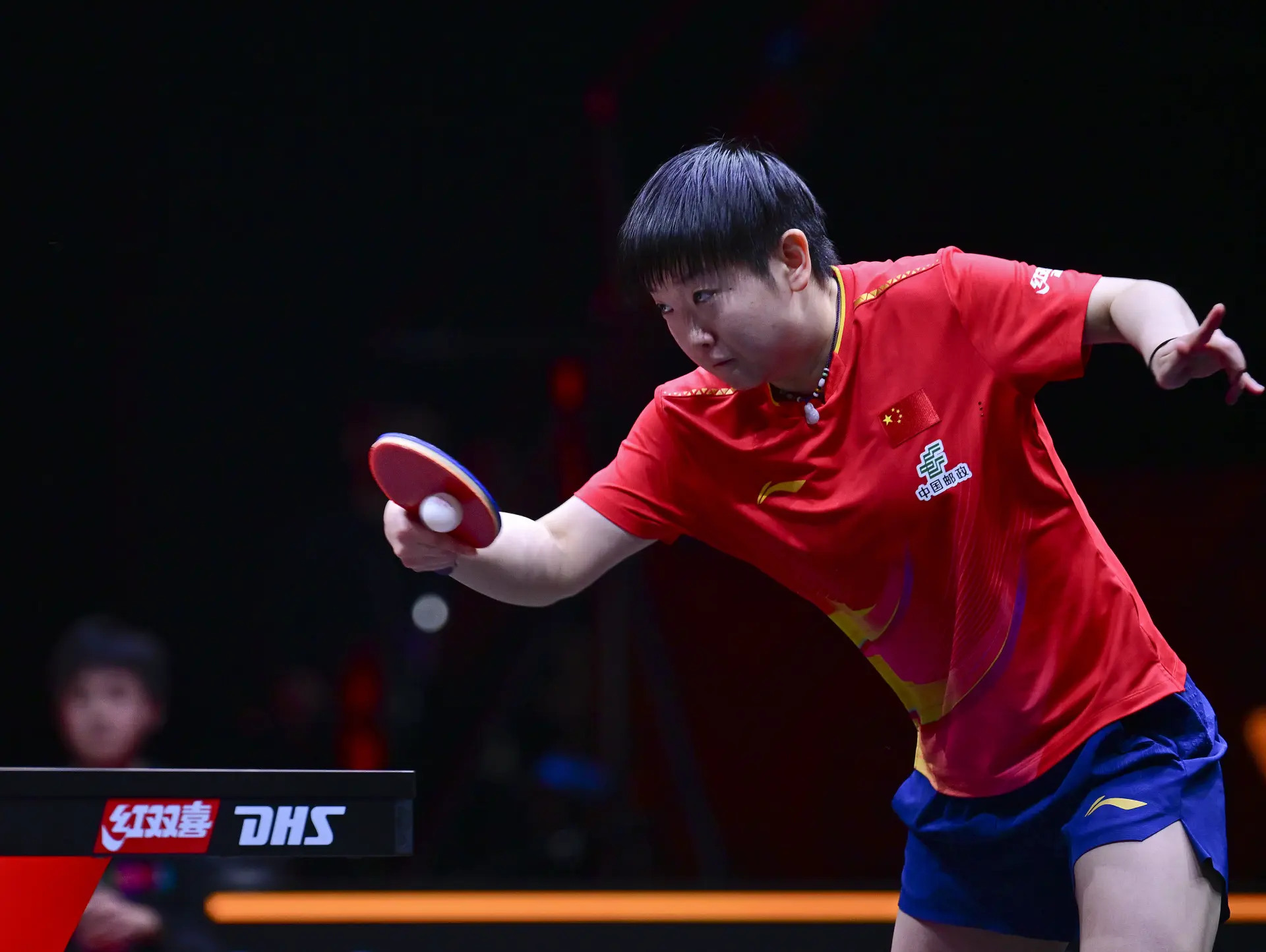 賽後接受採訪時，孫穎莎坦言沒想到會贏得如此輕鬆，「我與王藝迪十分熟悉，每次交手都是很激烈，我都沒想過以4:0勝出。」她表示今日自己心態非常好，沒有過多設想結果，而是專注到比賽的每一分，在前三板和技戰術的運用上都頗為得當。(圖：新華社)