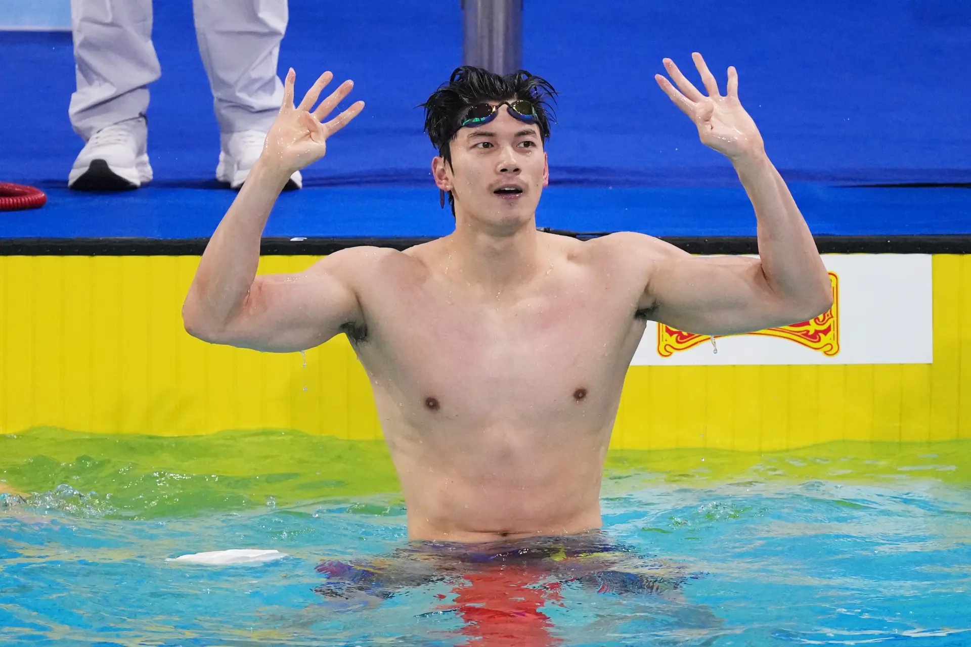浙江游泳名將汪順在男子400米混合泳決賽中，以4分14秒90的成績穩穩觸壁奪金。這枚金牌不僅是他本屆賽事的第4枚金牌。(圖：新華社)