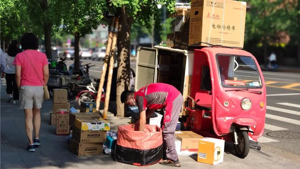 內地近期陸續有22省份上調快遞價格，凸顯對快遞業「反內捲」要求的成效漸漸顯露。（資料照片）
