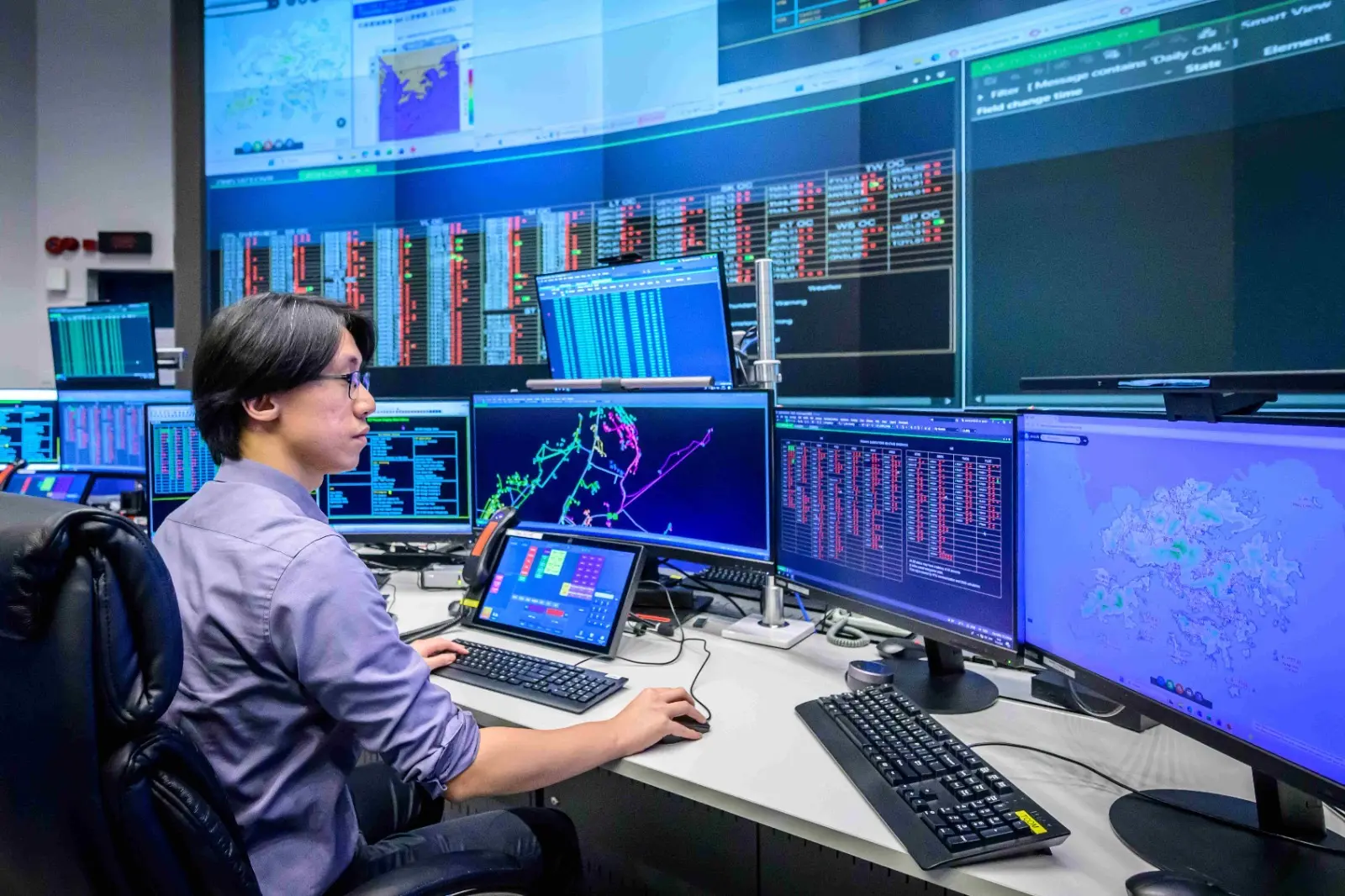 中華電力最新引入並應用先進配電管理系統（ADMS），協助工程師整合數據，提升電網管理水準。