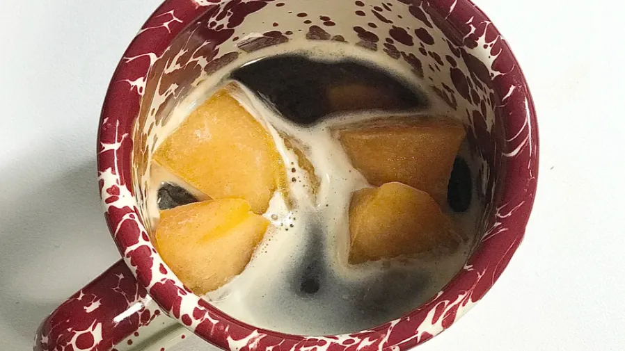 小紅書瘋傳的零難度＋低卡「凍水果咖啡」！哪個搭配最封神？的封面圖片