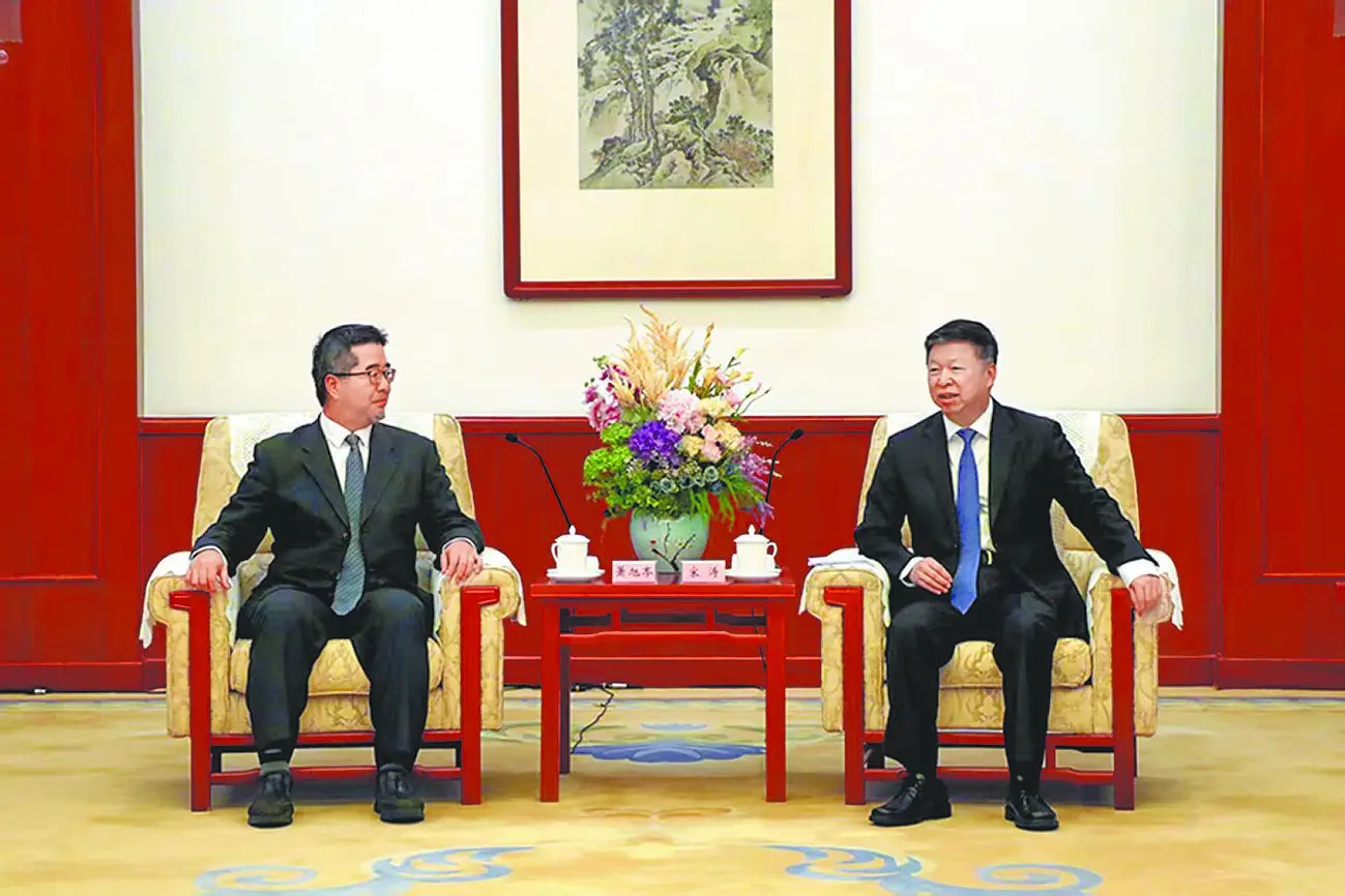 中斷9年的「國共論壇」將於1月27日至29日在北京舉行，這無疑是為今年三月底「習鄭會」鋪路的前哨站。在「九二共識、反對台獨」的基礎上，中國國民黨選擇主動與北京開啟對話。圖為蕭旭岑去年10月28日在天津會見大陸國台辦主任宋濤。(圖：國台辦官網)