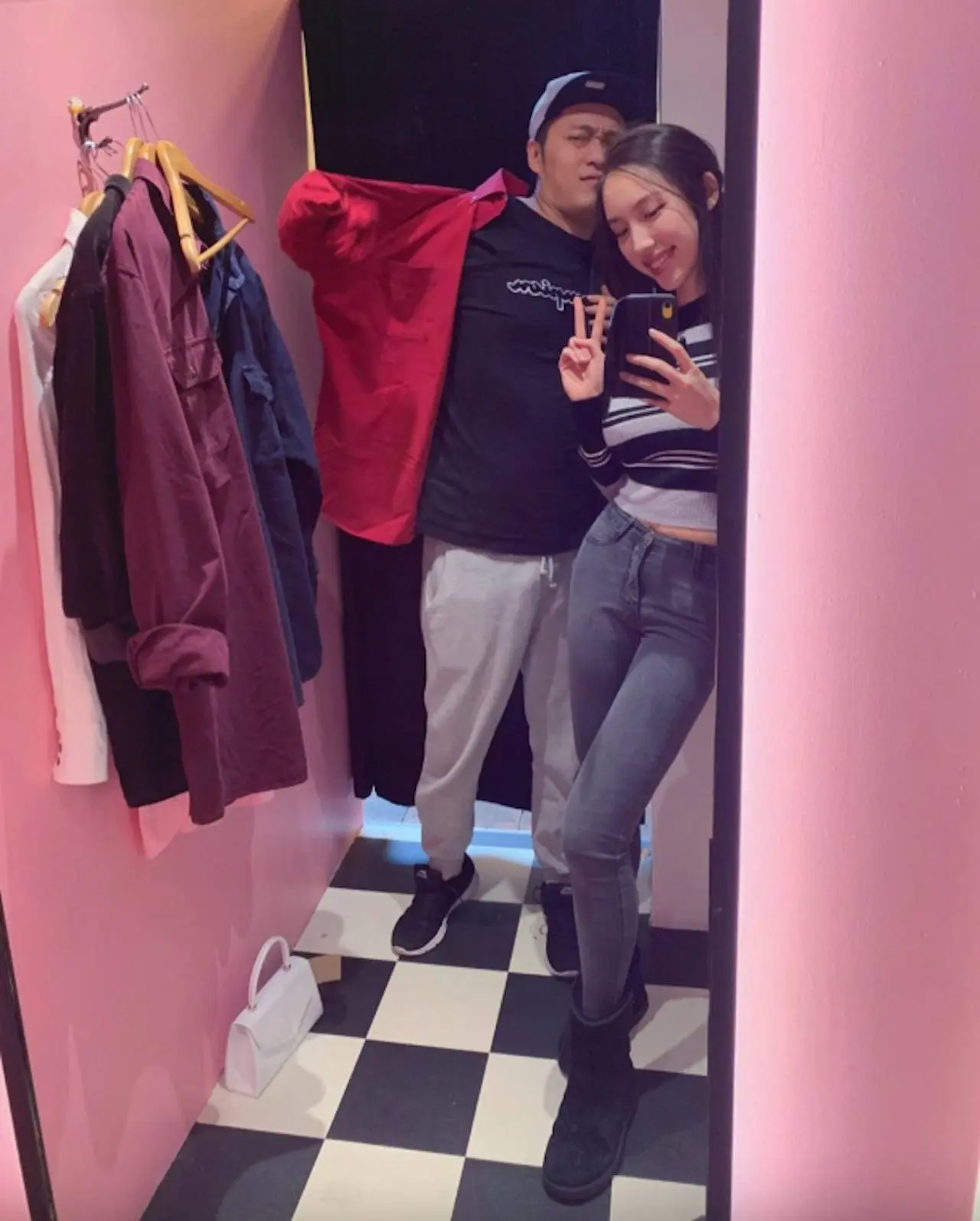 事實上，海兒的戀情早有跡可尋。網民早前已翻出她2019年發布的社交平台舊照與短片，曝光多組與該名男子的親密互動畫面。(圖：Hedy 海兒@IG)