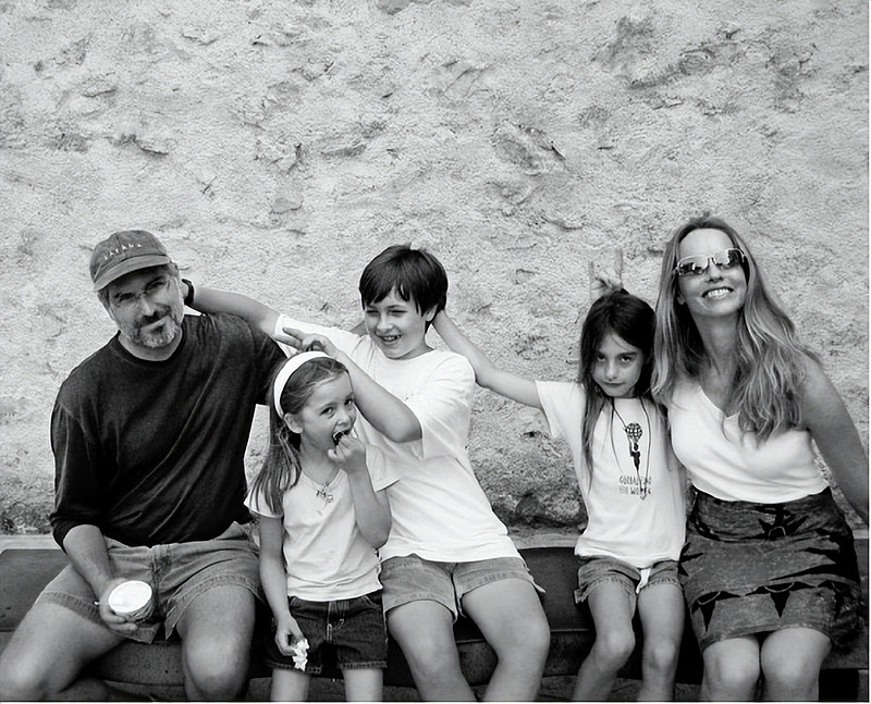 喬布斯一家的合照。（來源：網絡）