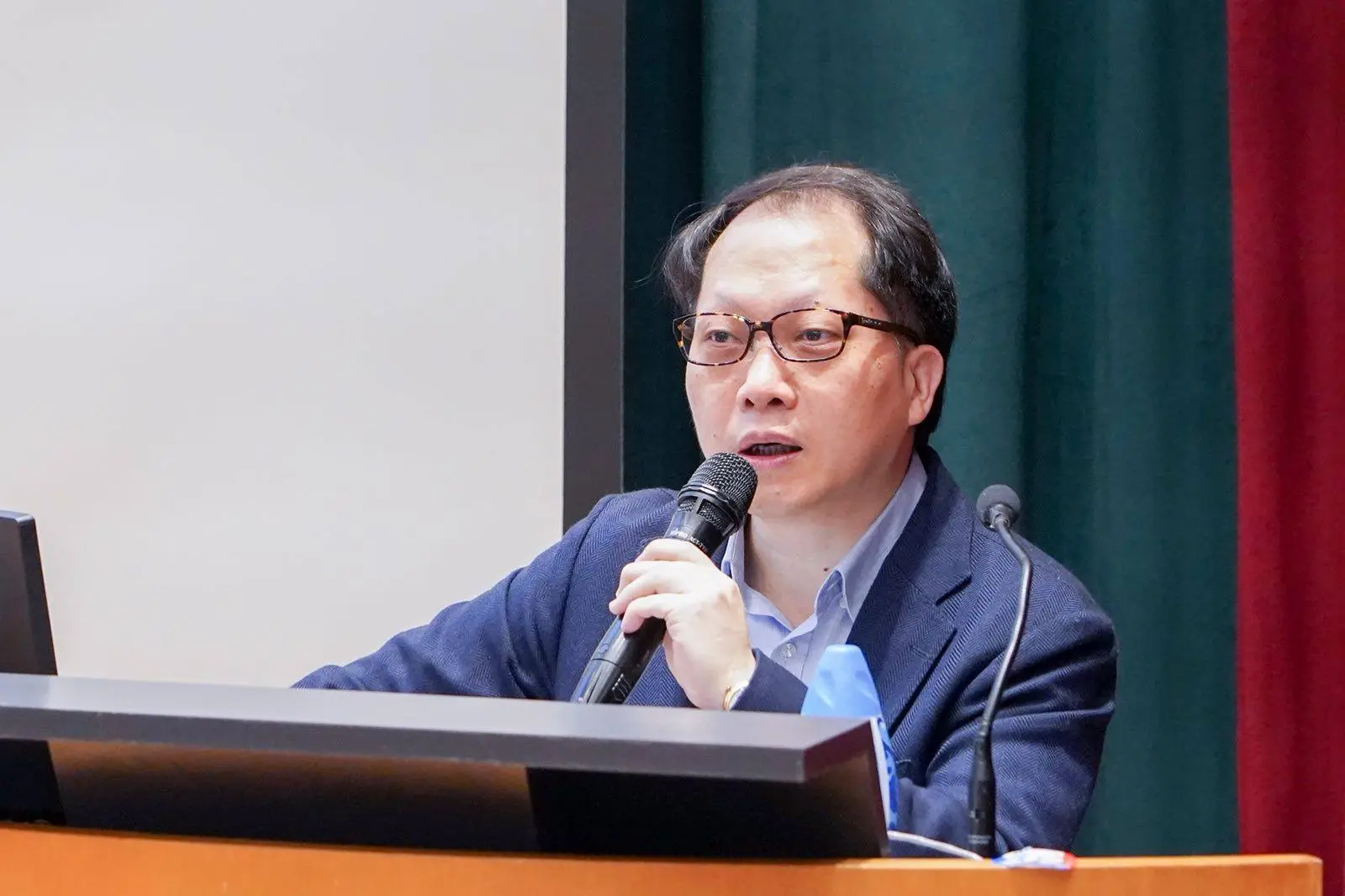 趙雨樂1963年出生，籍貫廣東潮陽，在學術道路上可謂碩果累累。1988年他取得香港中文大學碩士學位後，並未停下求學腳步，隨即赴日本京都大學深造，最終於1993年順利獲得博士學位，紮實的學術功底為其日後的發展奠定了堅實基礎。(圖：團結香港基金@FB)