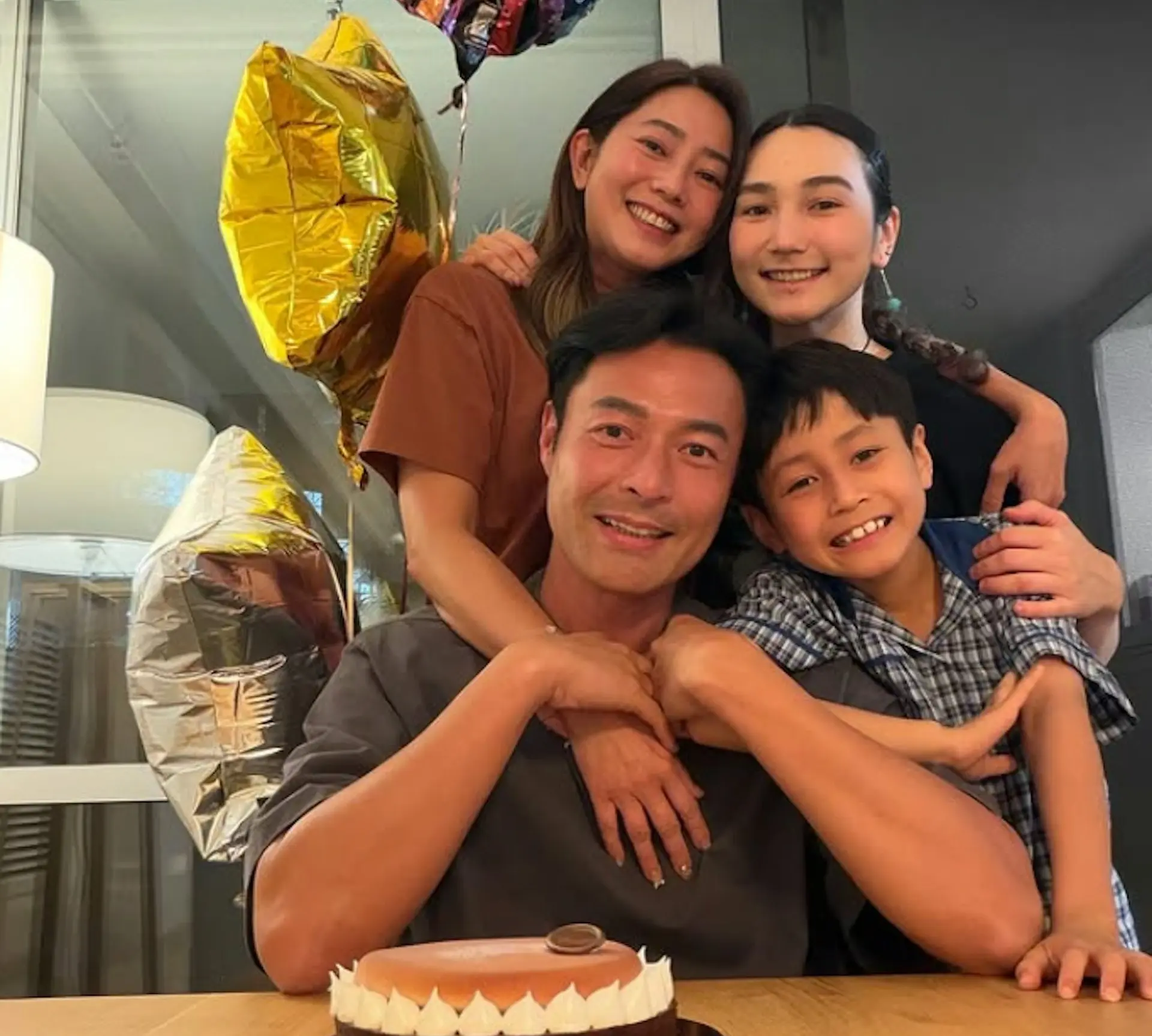 張達倫與Kimmy重逢發展關係時，早已得知Kimmy曾有一段婚姻，並育有一個女兒。但張達倫與Kimmy的感情並未受過去影響，婚後二人感情愈加深厚，更共育有一個兒子，組成幸福的四口之家。(圖：maxc@IG)