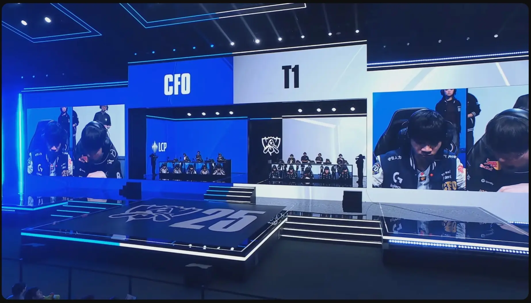 這場勝利讓 CFO 成為瑞士輪首支 2 勝 0 敗的隊伍，接下來將與 KT、TES 或 GEN、AL 之間的勝者進行 BO3 對決，取勝即可以 3 勝 0 敗晉級八強。(圖：LoLEsportsTW)